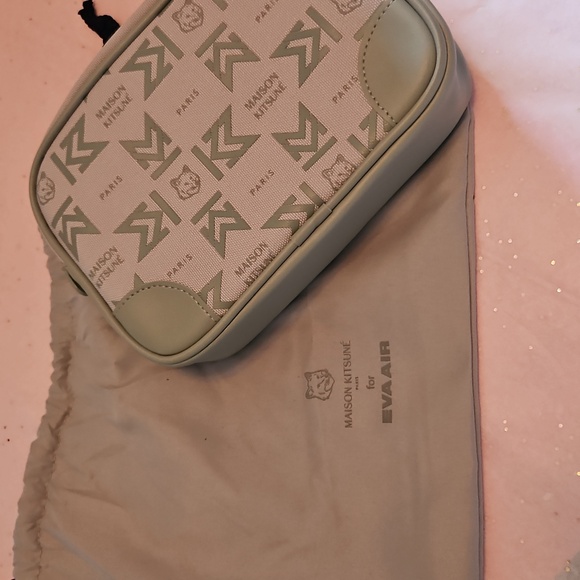 MAISON KITSUNE, Women's cross body And Travel Kit. - Picture 4 of 16